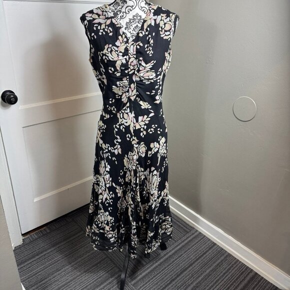 Jones New York black and white floral v-neck midi dress.  Size 6 - Picture 1 of 7